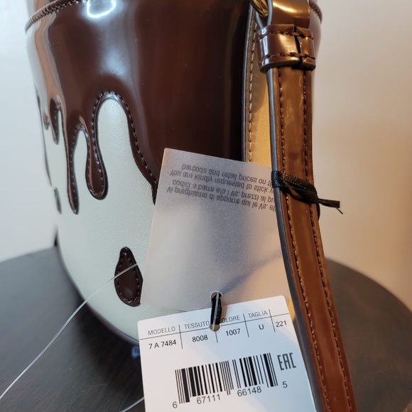 Moschino Drip Logo Bucket Bag - Picture 5 of 9